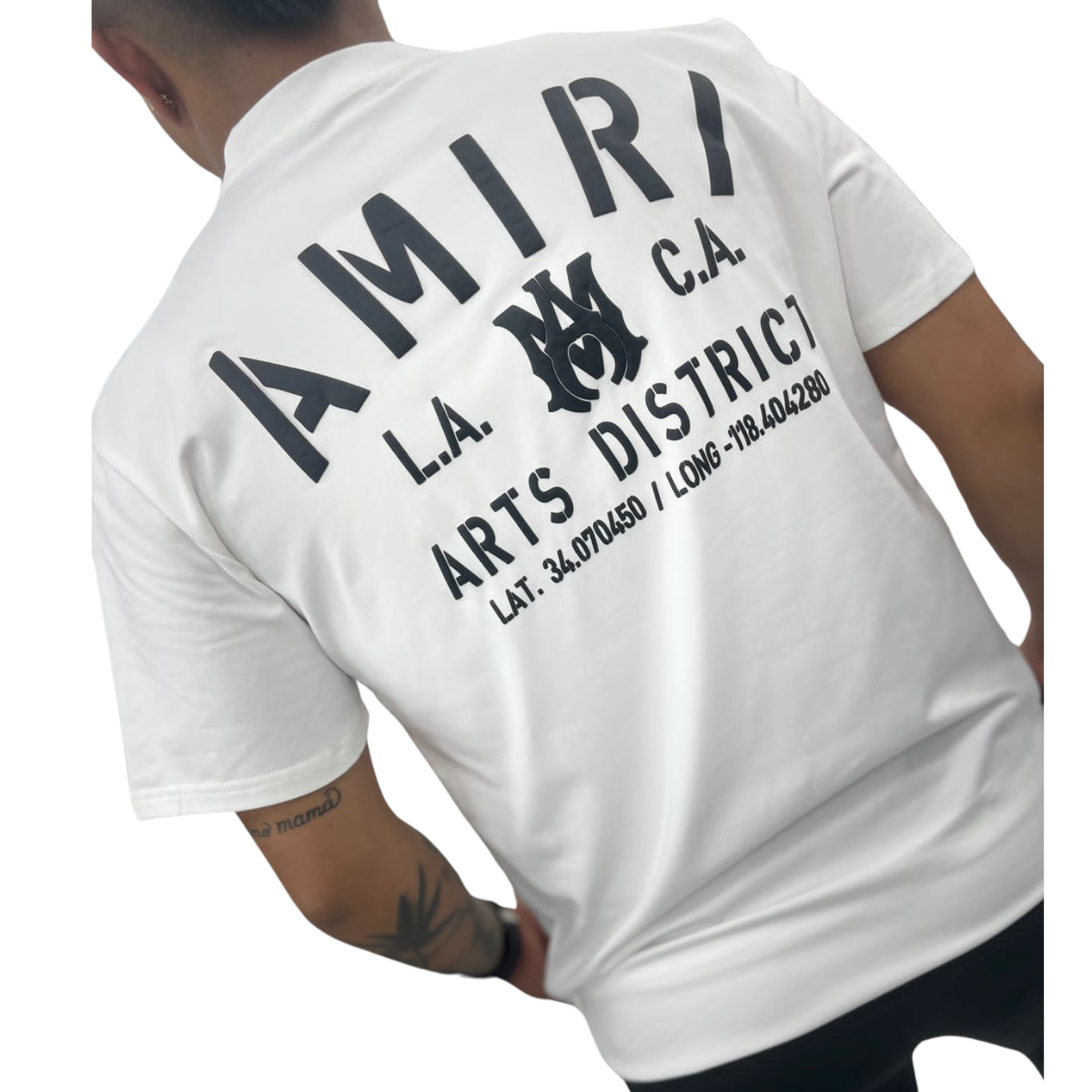 Comprar Camiseta Amiri Original Playera Hombre - Onlineshoppingcenterg. Si estás buscando comprar camiseta Amiri original playera para hombre, en Onlineshoppingcenterg tenemos lo que necesitas. Las camisetas Amiri son conocidas por su estilo moderno y sus materiales de alta calidad, ideales para quienes buscan una prenda única y de lujo. Aquí encontrarás todo lo que necesitas saber sobre estas playeras y cómo elegir la que mejor se adapte a ti.  ¿Por Qué Comprar Camiseta Amiri Original? Las camisetas Amiri combinan moda y exclusividad. Esta marca californiana es reconocida por su enfoque en la calidad y el diseño innovador. Cada playera Amiri destaca por su toque único, desde las clásicas camisetas Amiri negras hasta diseños artísticos como la camiseta Amiri ángel y la camiseta Amiri pintura. Son perfectas para quienes quieren un estilo de lujo que refleje su personalidad.  Ventajas de Comprar Camiseta Amiri en Onlineshoppingcenterg Originalidad Garantizada: Todas nuestras playeras Amiri son auténticas, por lo que puedes comprar con confianza. Variedad de Diseños: Desde modelos clásicos hasta ediciones especiales como la camisa Amiri California o la camisa Amiri verde. Precios Competitivos: Disfruta de precios ajustados para la mejor calidad y estilo de Amiri. Compra Rápida y Segura: En Onlineshoppingcenterg, te garantizamos una experiencia de compra segura. Tipos de Playeras Amiri para Hombre Camisetas Amiri Clásicas Para los que buscan una opción versátil y elegante, las camisetas Amiri negras y las camisetas Amiri blancas son una excelente opción. Estas camisetas son ideales para combinar con diferentes estilos y prendas, manteniendo siempre un look sofisticado.